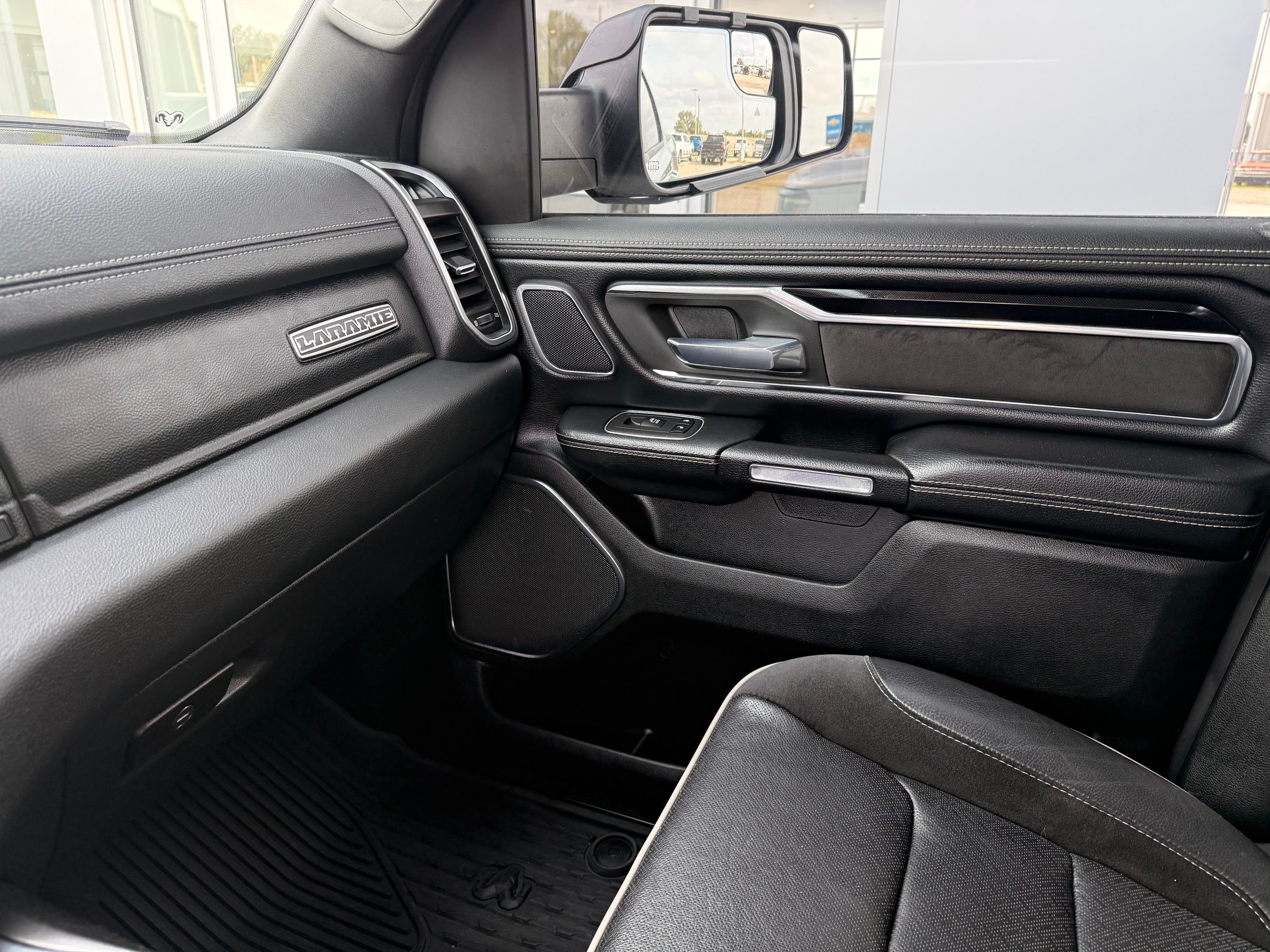 2021 RAM 1500 Laramie Crew Cab 4x4 5'7" Box