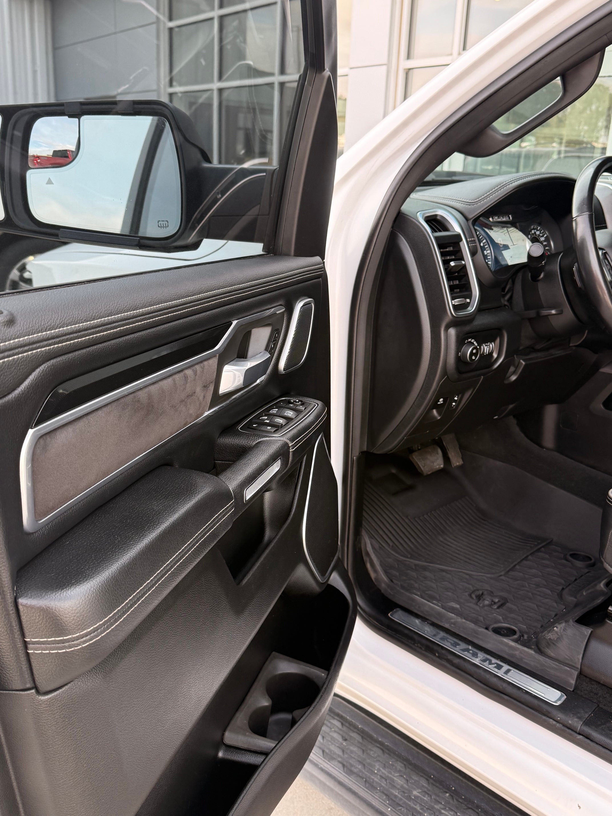 2021 RAM 1500 Laramie Crew Cab 4x4 5'7" Box