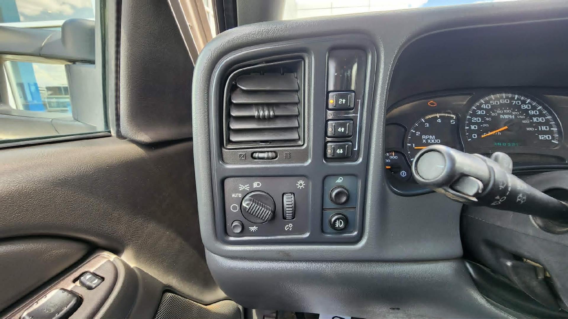 2004 Chevrolet Silverado 2500 HD LS