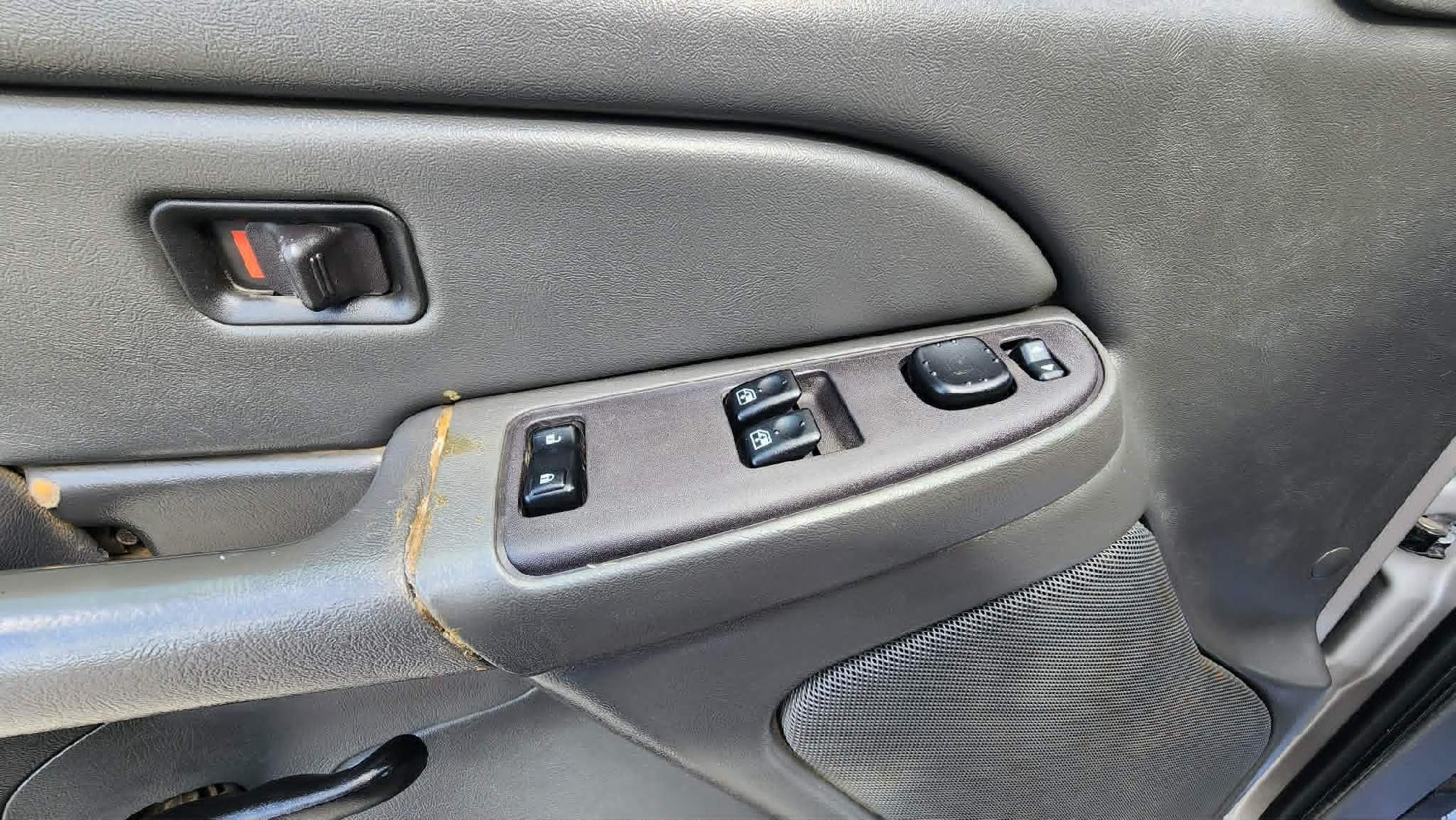 2004 Chevrolet Silverado 2500 HD LS